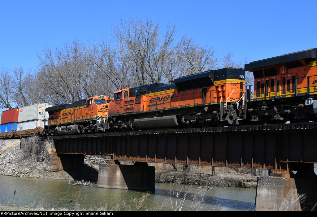 BNSF 8990 Roster shot